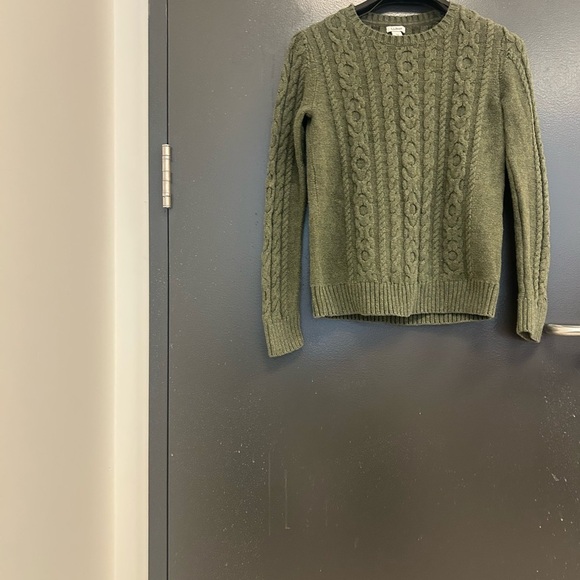 L.L Bean XS green light intentional fade cable knit cotton sweater in great cond - Picture 3 of 9